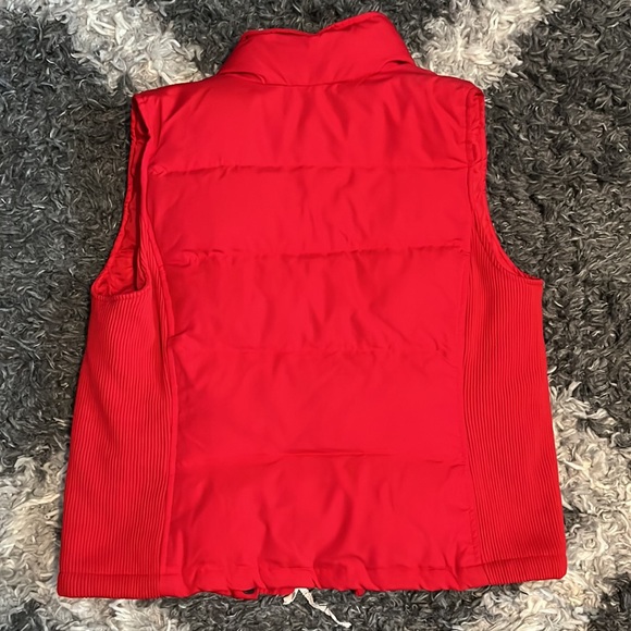 red puffer vest from old navy. size xs - Picture 5 of 5